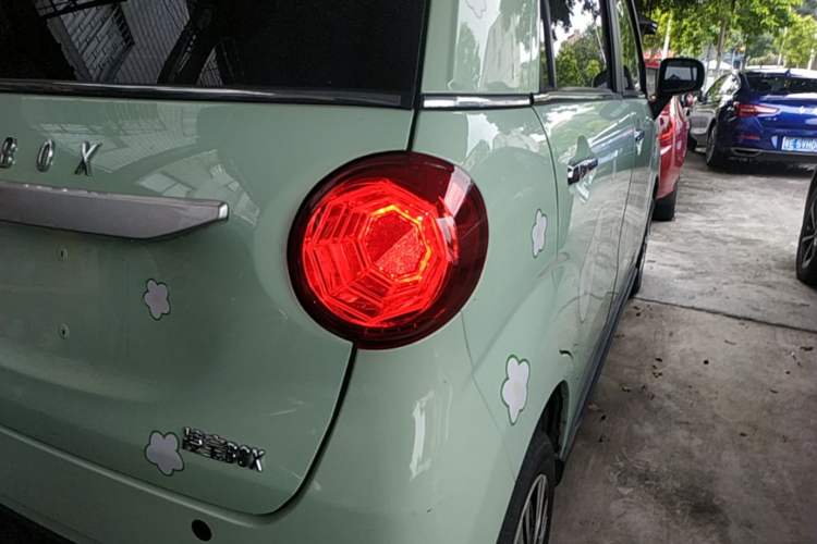 Used LINGBOX 2021 Chocolate Lid Series – Lady Wang Wan'er Edition Right Rear Taillight