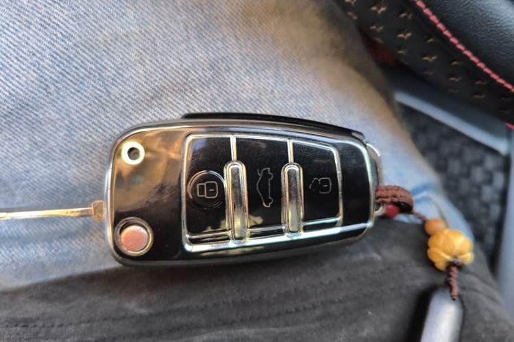 Used LINGBOX 2021 – Cai Wenji Edition Vehicle Key
