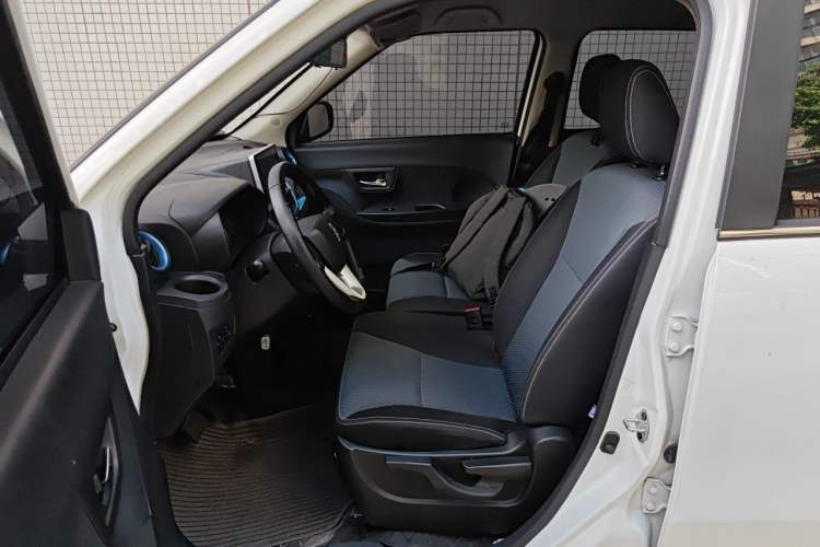 Used LINGBOX 2021 Comfort Edition Left Front Seat