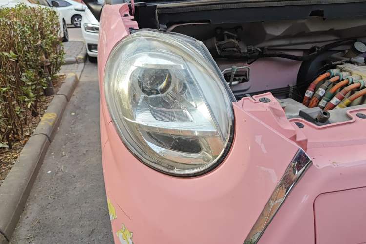 Used LINGBOX 2021 – Lady Wanyan Edition Right Front Headlight