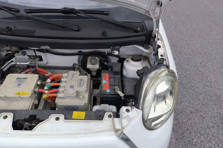 Used LINGBOX 2021 Comfort Edition Engine Bay Left
