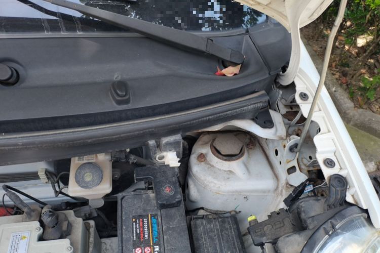 Used LINGBOX 2021 Comfort Edition Engine Bay Left