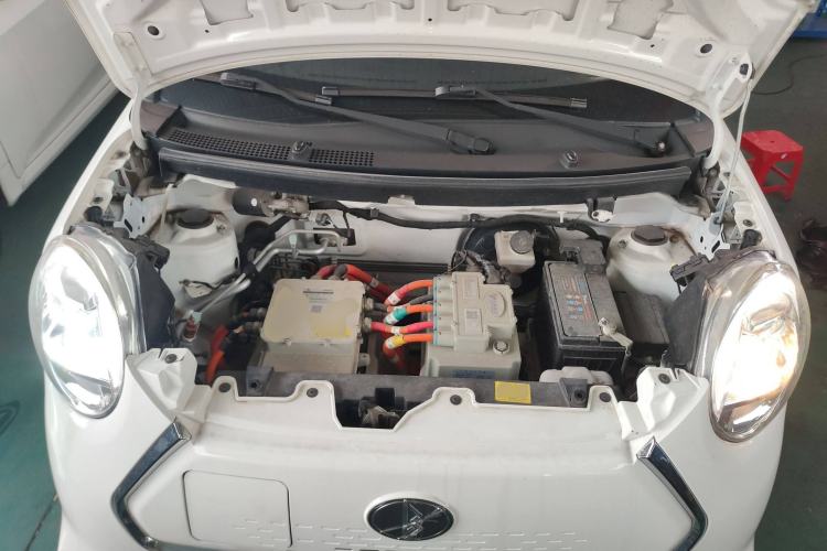 Used LINGBOX 2021 Comfort Edition Engine Bay