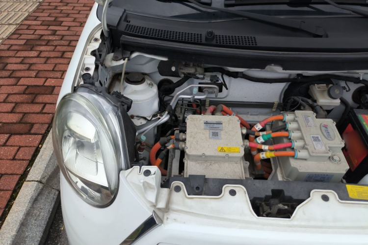 Used LINGBOX 2021 Comfort Edition Engine Bay Right