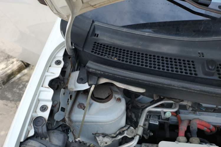 Used LINGBOX 2021 Comfort Edition Engine Bay Right