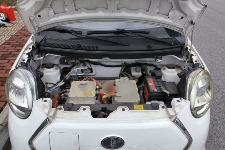 Used LINGBOX 2021 Comfort Edition Engine Bay