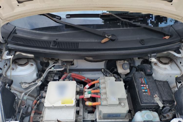 Used LINGBOX 2021 Comfort Edition Engine Bay