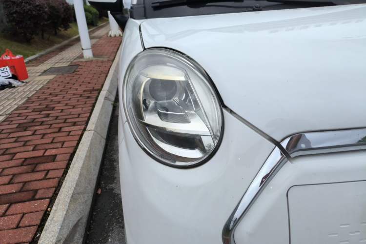 Used LINGBOX 2021 Comfort Edition Right Front Headlight