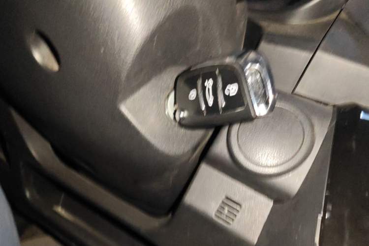 Used LINGBOX 2021 – Cai Wenji Edition Vehicle Key