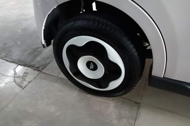 Used LINGBOX 2024 Lingzhi Edition Right Rear Wheel Hub