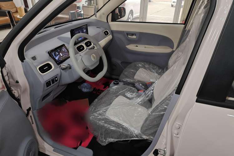 Used LINGBOX 2025 140km Lime Edition Interior 1