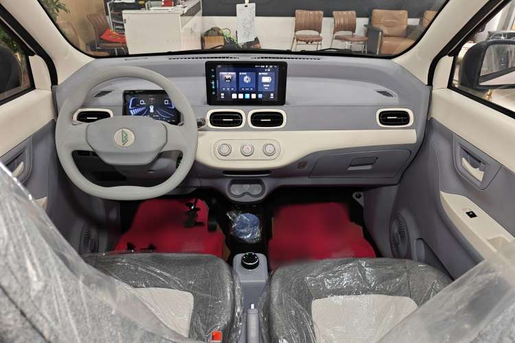 Used LINGBOX 2025 140km Lime Edition Interior 2