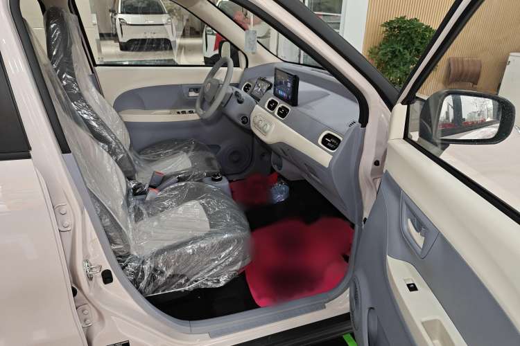Used LINGBOX 2025 140km Lime Edition Interior 3