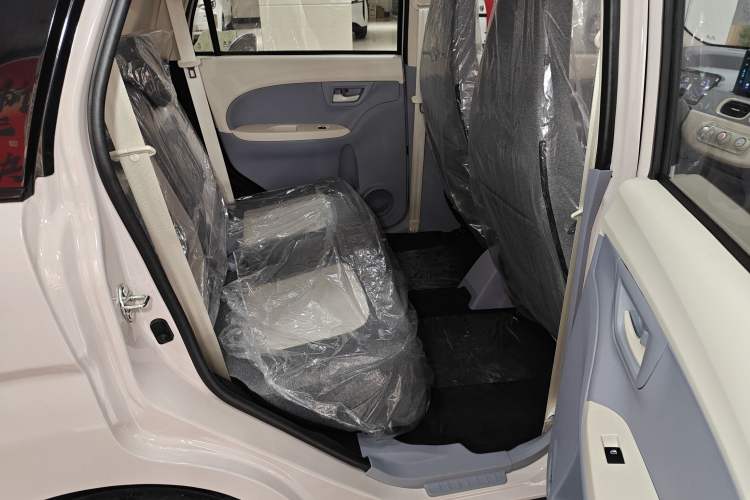 Used LINGBOX 2025 140km Lime Edition Interior 6