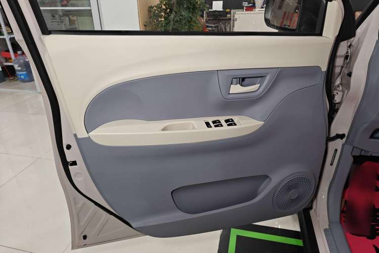 Used LINGBOX 2025 140km Lime Edition Interior 7