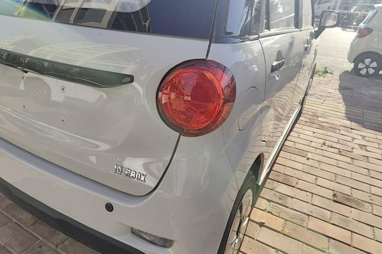 Used LINGBOX 2025 210km Honey Pomelo Pro Edition Right Rear Taillight