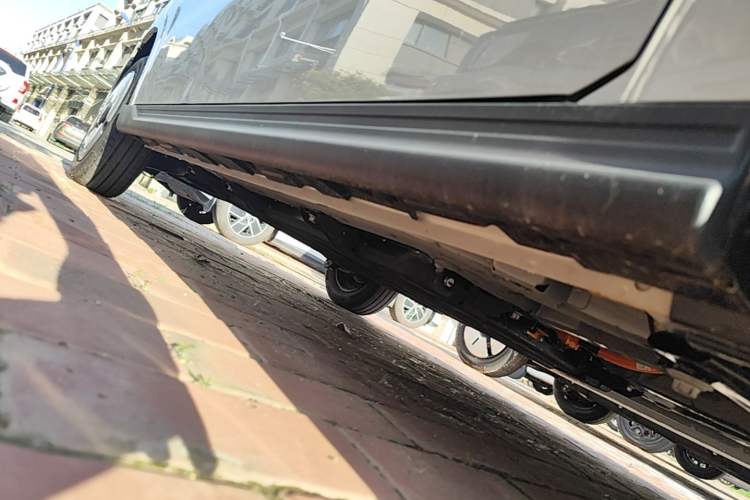 Used LINGBOX 2025 210km Honey Pomelo Pro Edition Right Side Sill