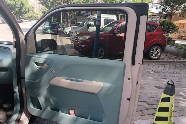 Used LINGBOX uni 2022 Mildly Sweet Edition Right Front Door Interior