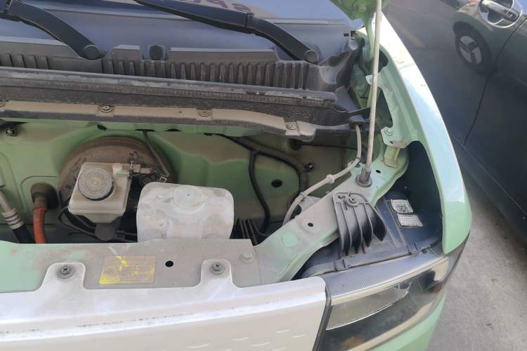 Used LINGBOX uni 2022 Ultra-Sweet Edition Engine Bay Left