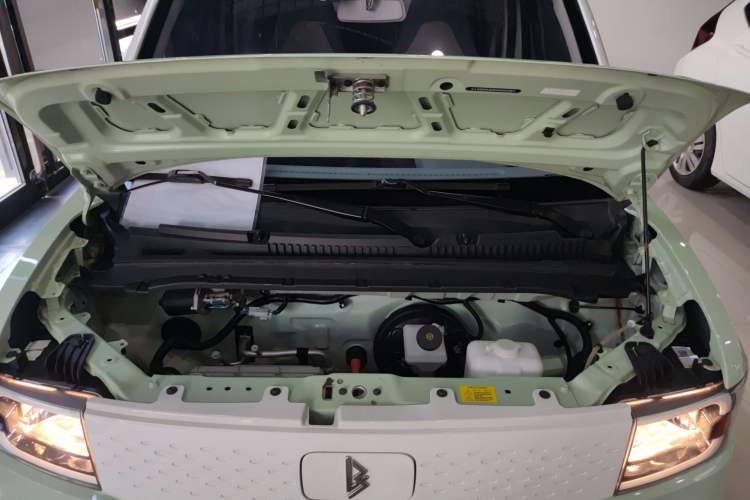 Used LINGBOX uni 2022 Mildly Sweet Edition Engine Bay