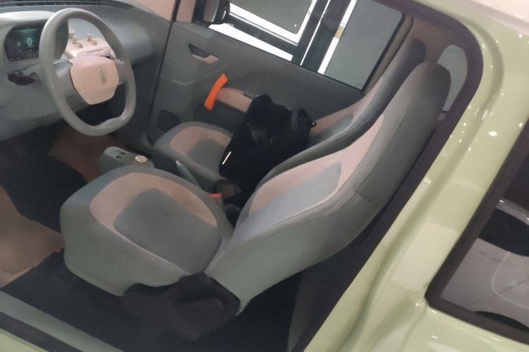Used LINGBOX uni 2022 Mildly Sweet Edition Left Front Seat