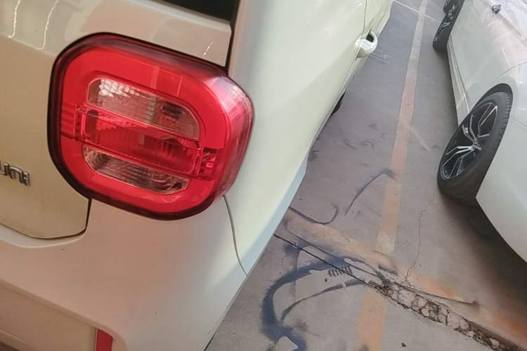 Used LINGBOX uni 2022 Mildly Sweet Edition Right Rear Taillight