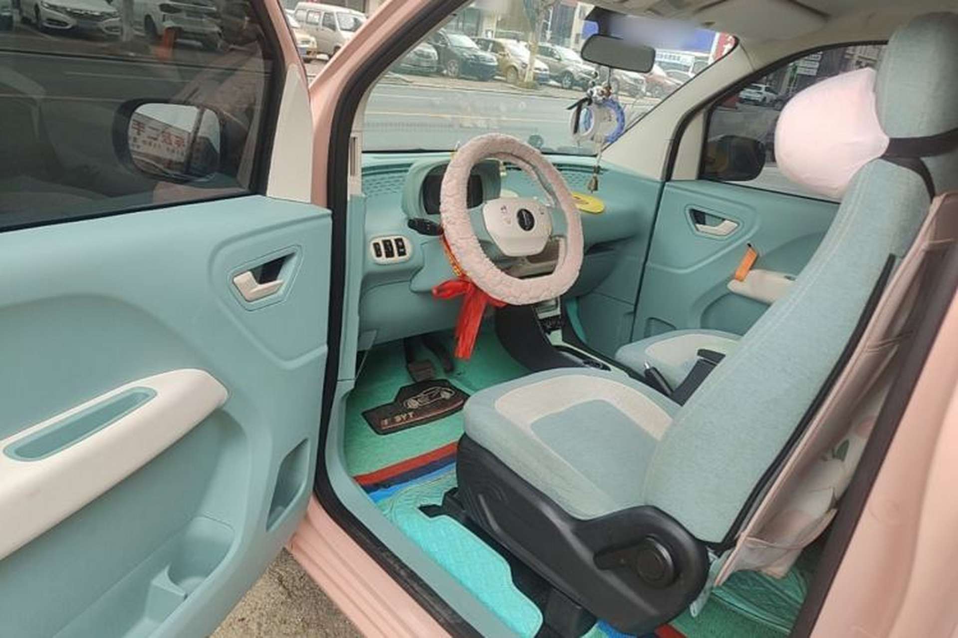 Used LINGBOX uni 2022 Mildly Sweet Edition Left Front Seat