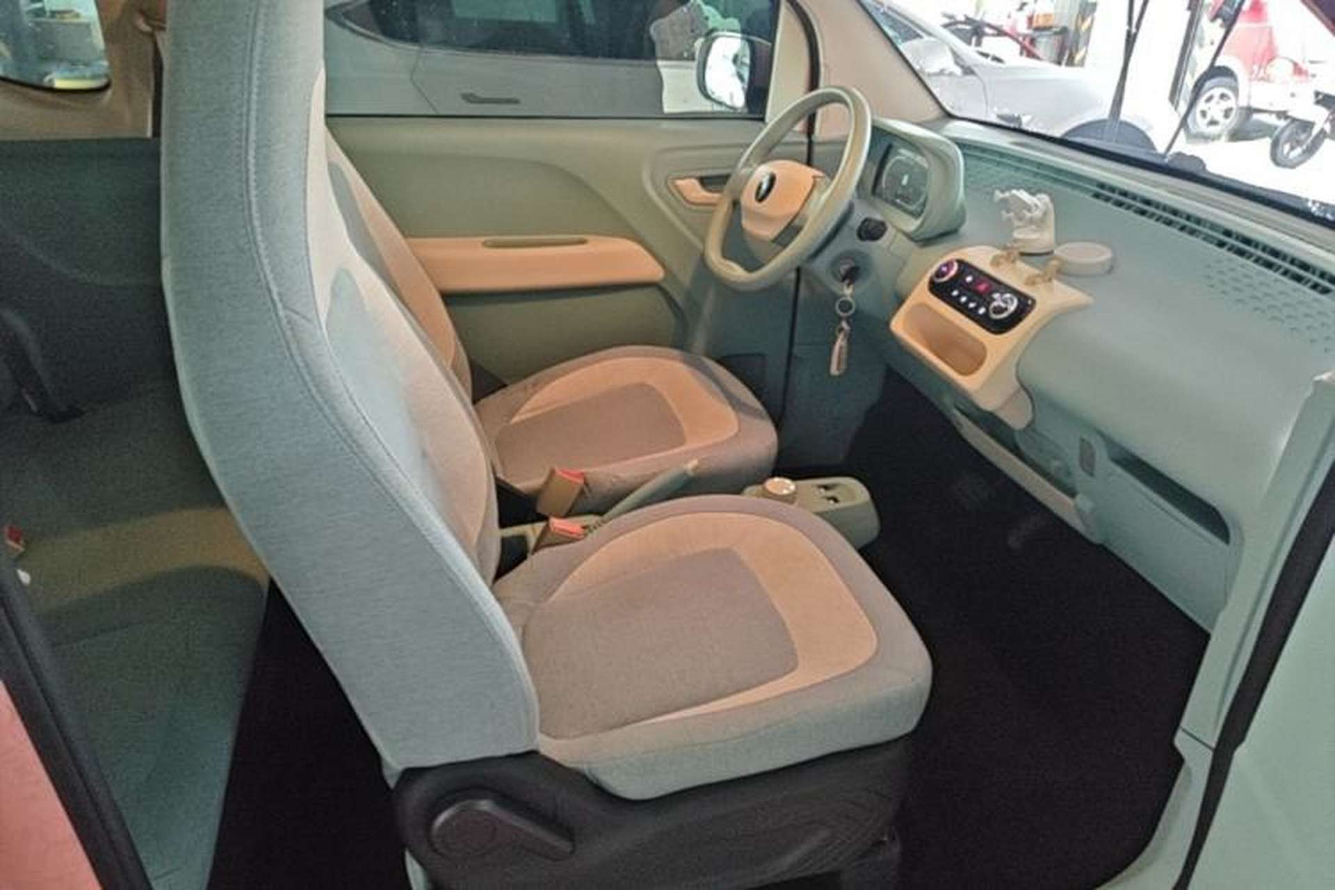 Used LINGBOX uni 2022 Mildly Sweet Edition Right Front Seat