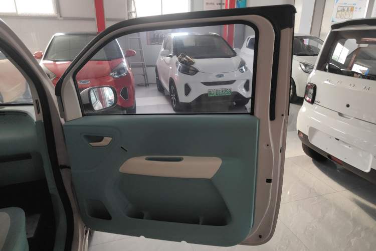 Used LINGBOX uni 2022 Mildly Sweet Edition Right Front Door Interior