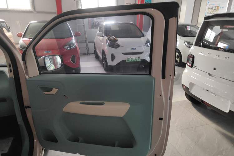 Used LINGBOX uni 2022 Mildly Sweet Edition Right Rear Door Interior
