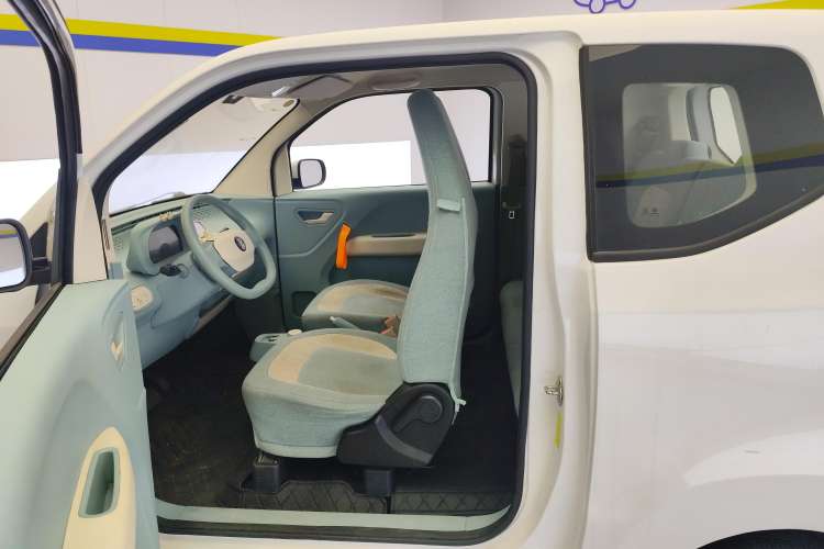 Used LINGBOX uni 2022 Mildly Sweet Edition Left Front Seat