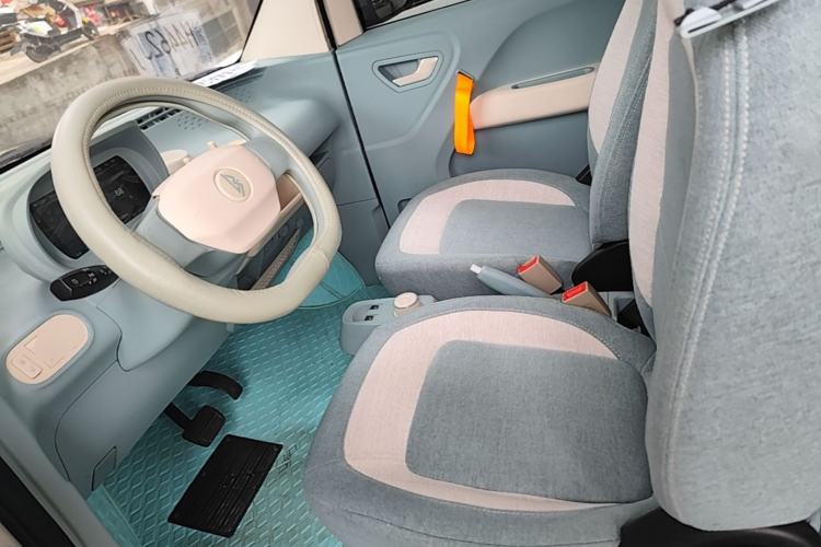 Used LINGBOX uni 2022 Mildly Sweet Edition Left Front Seat