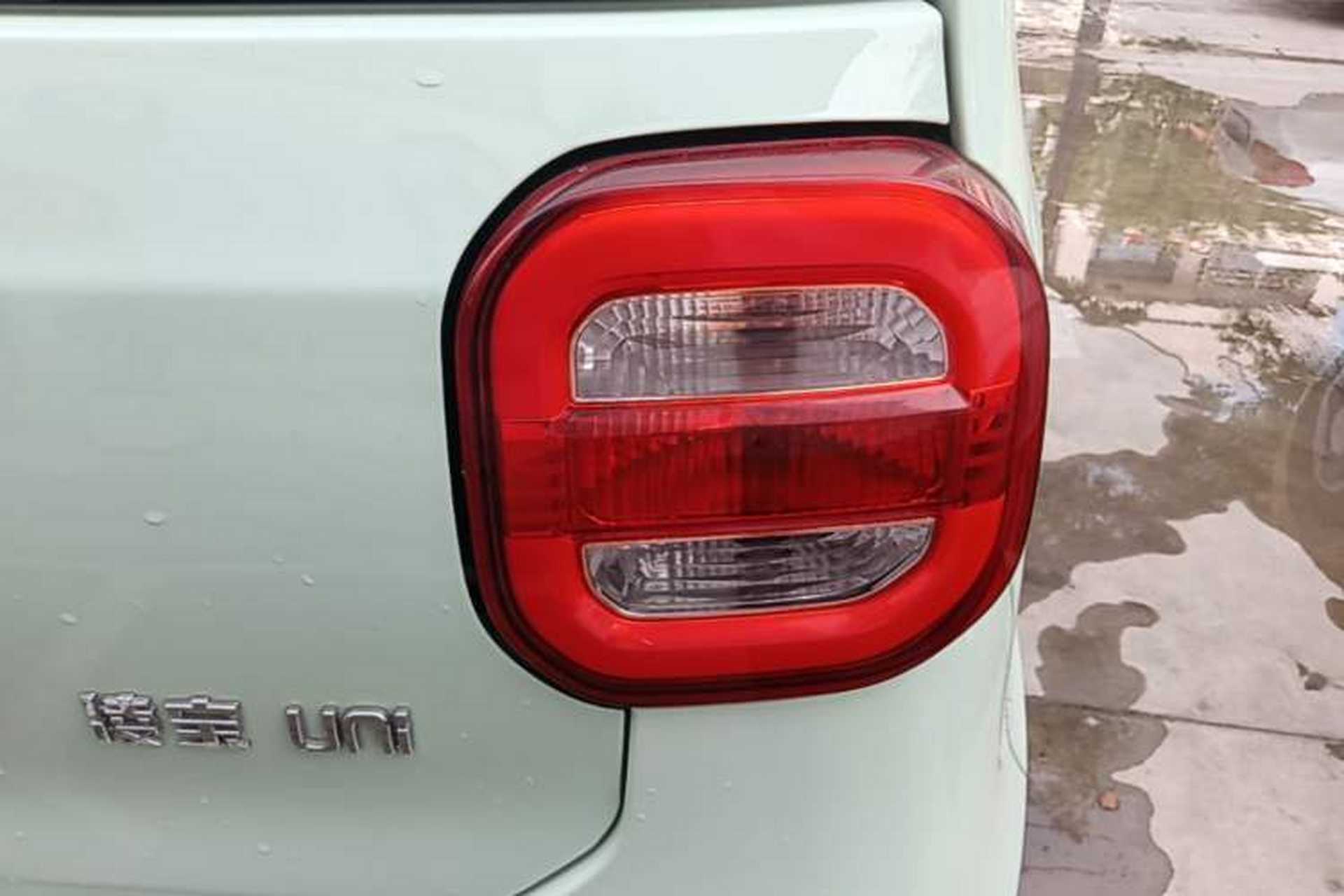 Used LINGBOX uni 2023 Ultra-Sweet Version (Manual Seating) Right Rear Taillight