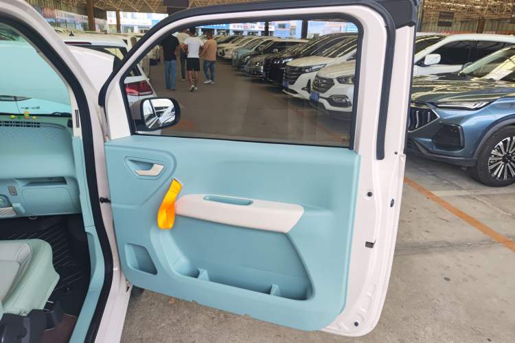 Used LINGBOX uni 2023 Ultra-Sweet Version (Manual Seating) Right Front Door Interior