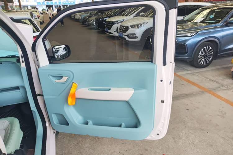 Used LINGBOX uni 2023 Ultra-Sweet Version (Manual Seating) Right Rear Door Interior