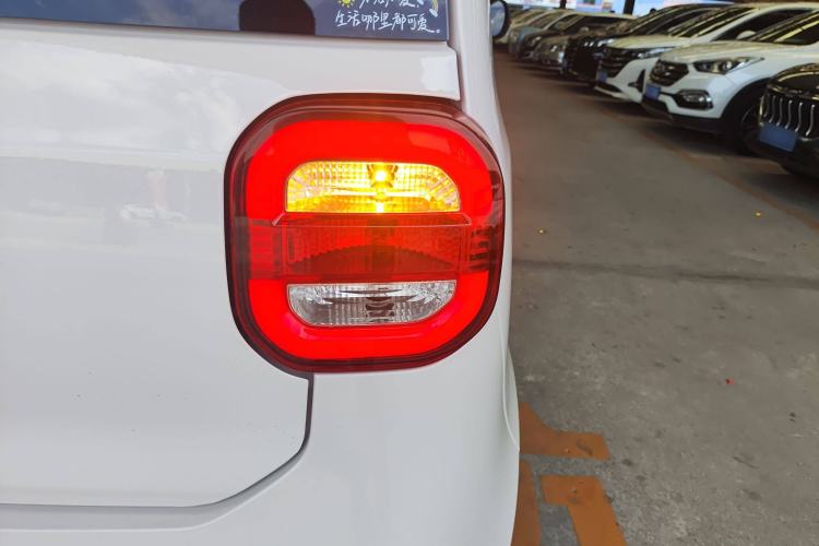 Used LINGBOX uni 2023 Ultra-Sweet Version (Manual Seating) Right Rear Taillight