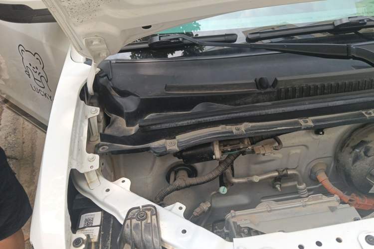 Used LINGBOX uni 2023 Ultra-Sweet Version (Manual Seating) Engine Bay Right