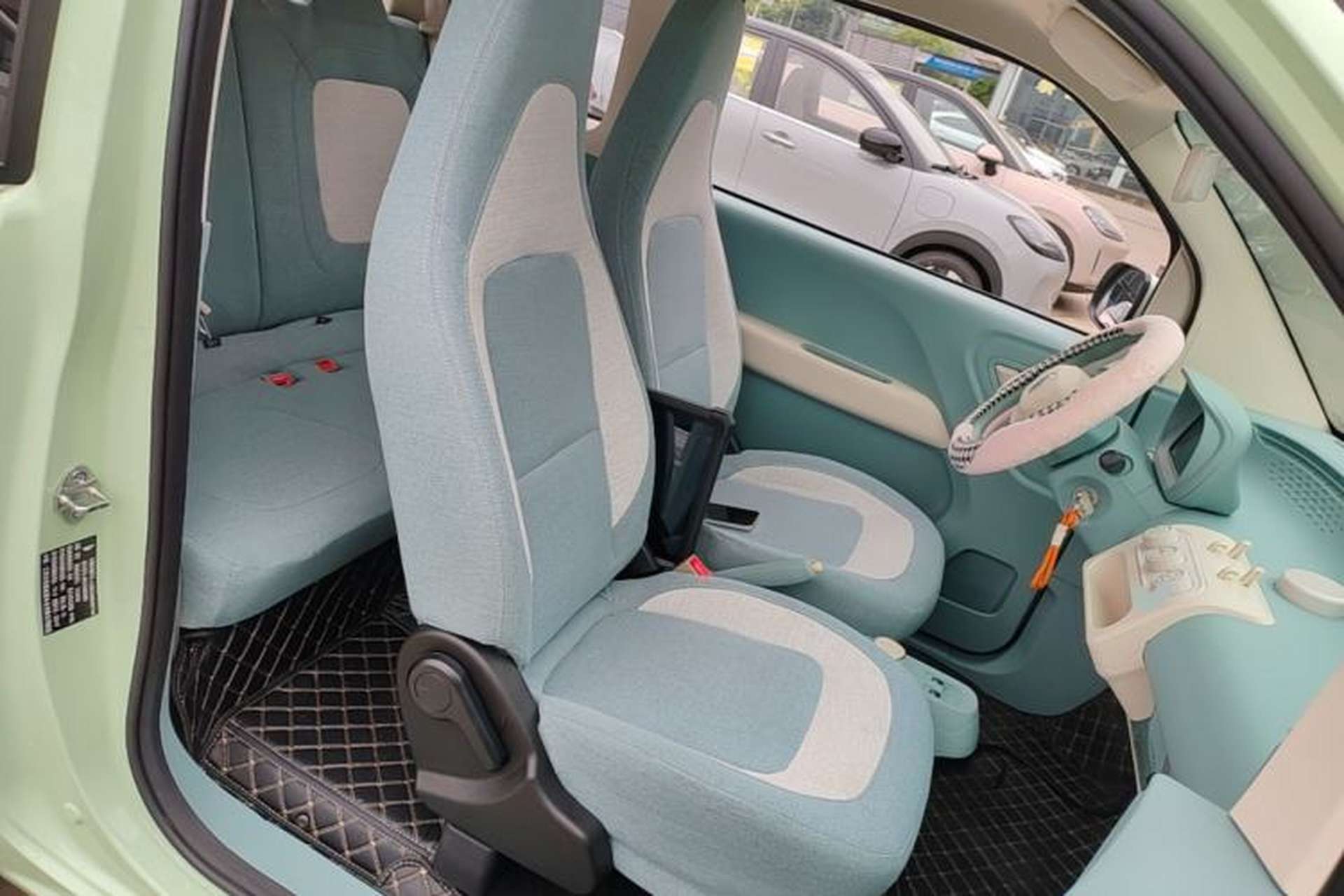 Used LINGBOX uni 2025 Mildly Sweet Version 11.52 kWh Right Front Seat