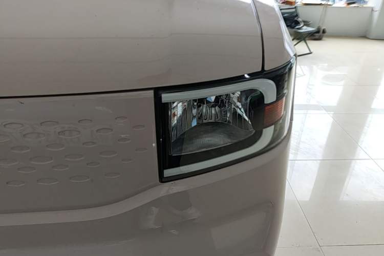 Used LINGBOX uni 2025 Mildly Sweet Version 11.52 kWh Left Front Headlight