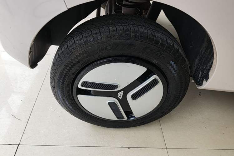 Used LINGBOX uni 2025 Mildly Sweet Version 11.52 kWh Right Rear Wheel Hub