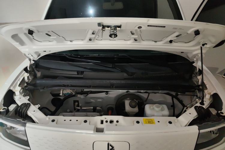 Used LINGBOX uni 2025 Mildly Sweet Version 11.52 kWh Engine Bay