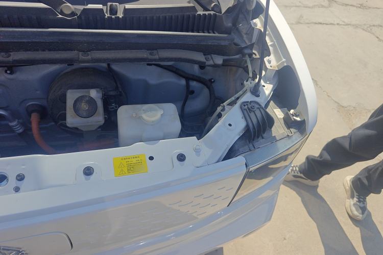 Used LINGBOX uni 2025 Mildly Sweet Version 11.52 kWh Engine Bay Left
