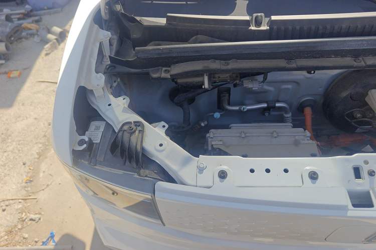 Used LINGBOX uni 2025 Mildly Sweet Version 11.52 kWh Engine Bay Right