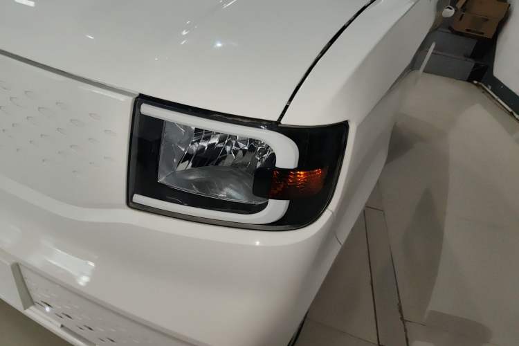 Used LINGBOX uni 2025 Mildly Sweet Version 11.52 kWh Left Front Headlight
