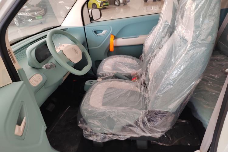 Used LINGBOX uni 2025 Mildly Sweet Version 11.52 kWh Left Front Seat