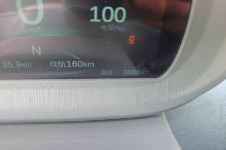 Used LINGBOX uni 2025 Mildly Sweet Version 11.52 kWh Odometer Close Up
