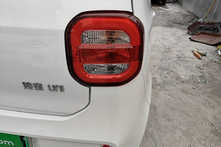 Used LINGBOX uni 2025 Mildly Sweet Version 11.52 kWh Right Rear Taillight