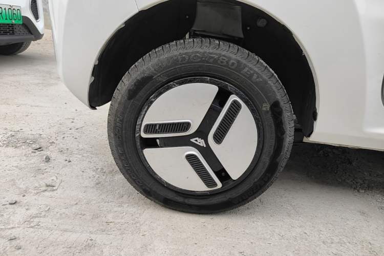 Used LINGBOX uni 2025 Mildly Sweet Version 11.52 kWh Right Rear Wheel Hub