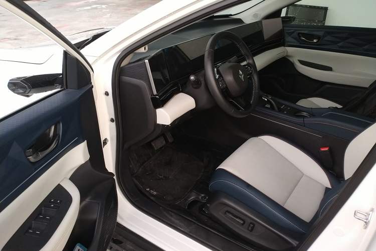 Used Lingxi L 2024 Player No. 1 Edition Interior 3