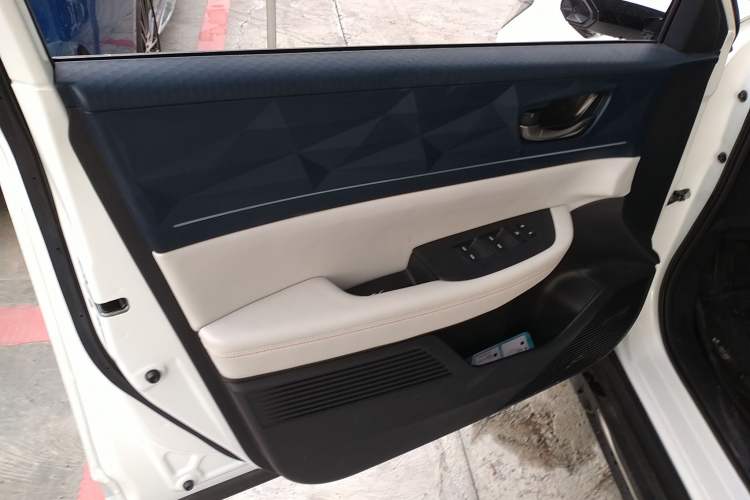 Used Lingxi L 2024 Player No. 1 Edition Interior 7